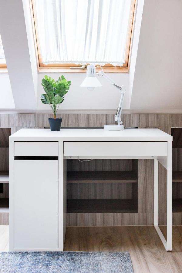 Sunny And 3-bedroom Penthouse With Garage Apartmán *